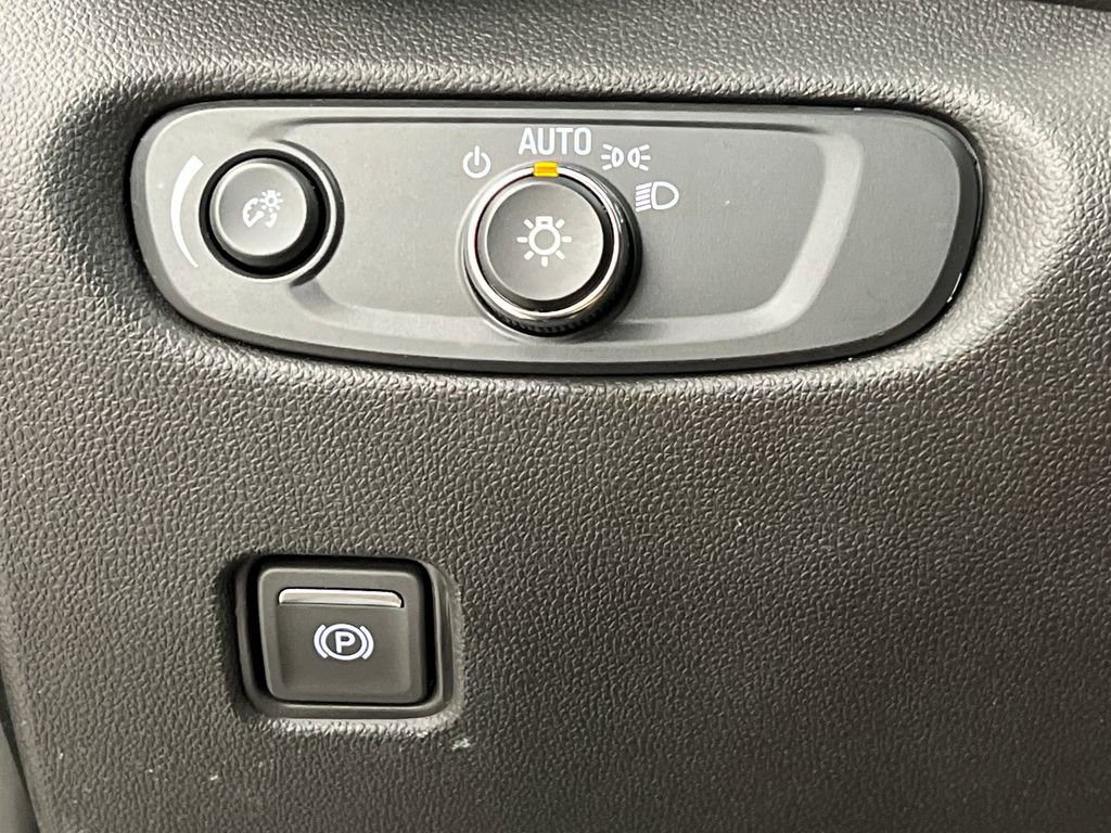 Used 2025 Chevrolet Blazer LT image 40