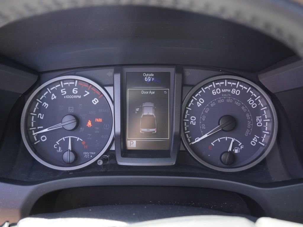 Used 2021 Toyota Tacoma TRD Off-Road w/ TRD Premium Off Road Package AWD/4WD image 11