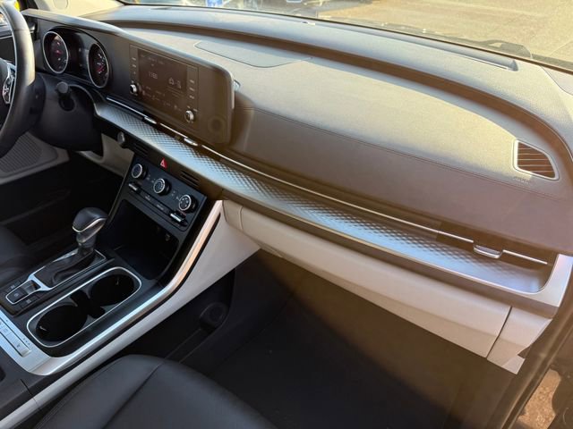 Used 2024 Kia Carnival LX image 21