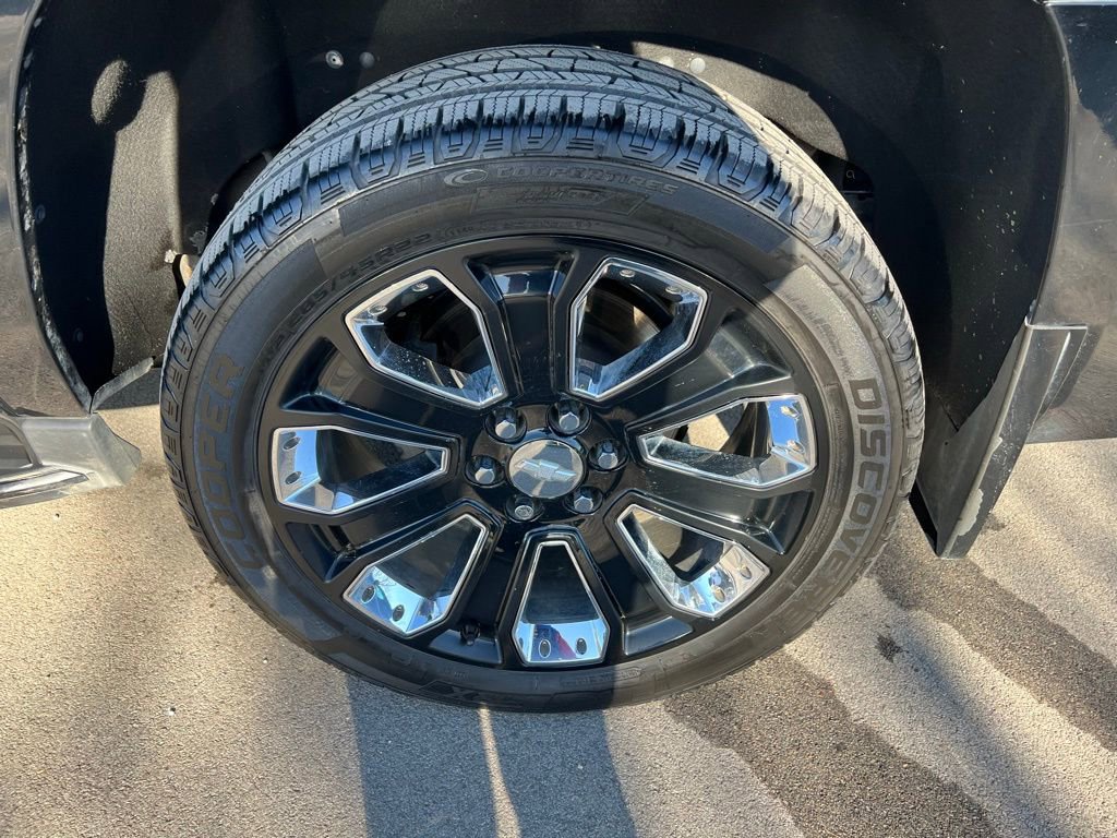 Used 2019 Chevrolet Suburban Premier image 13