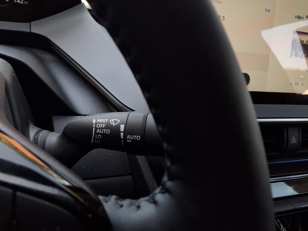 Certified 2026 Toyota Prius XLE FWD image 15