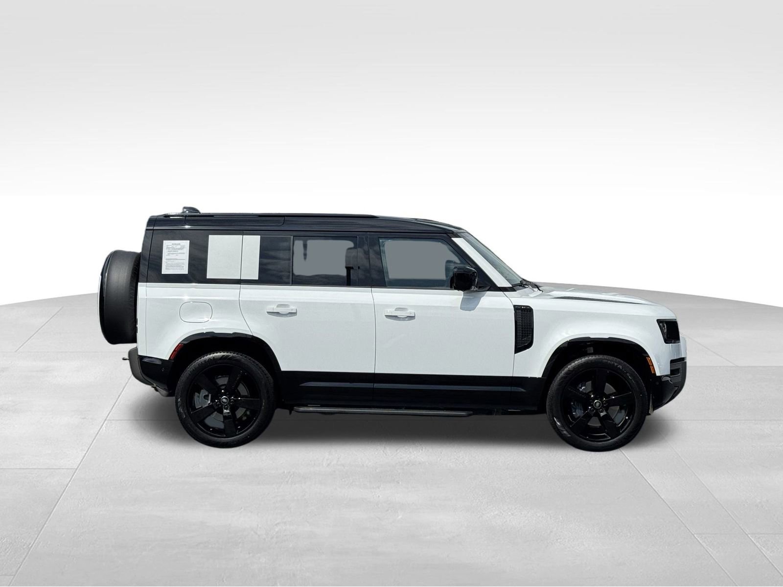 Used 2025 Land Rover Defender 110 X-Dynamic SE image 6