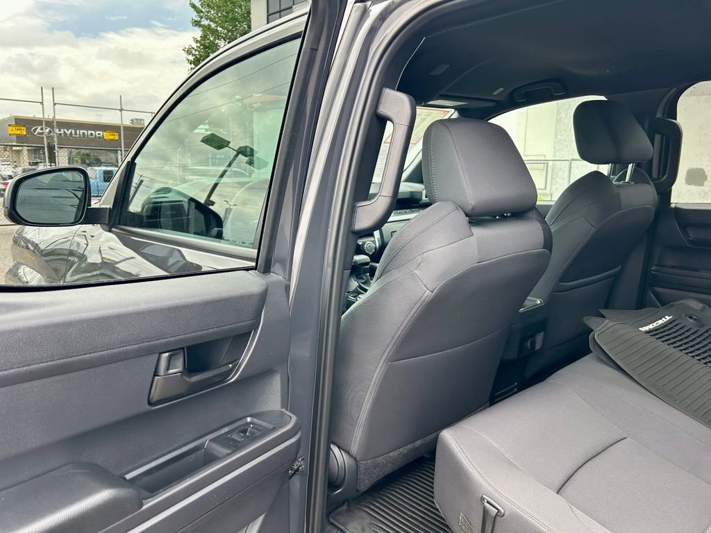 Certified 2025 Toyota Tacoma SR5 AWD/4WD image 9