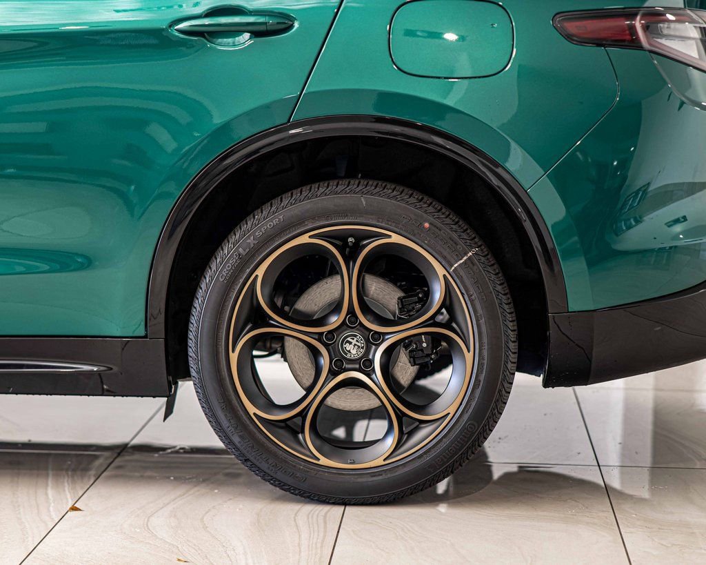 New 2025 Alfa Romeo Stelvio Sprint image 7