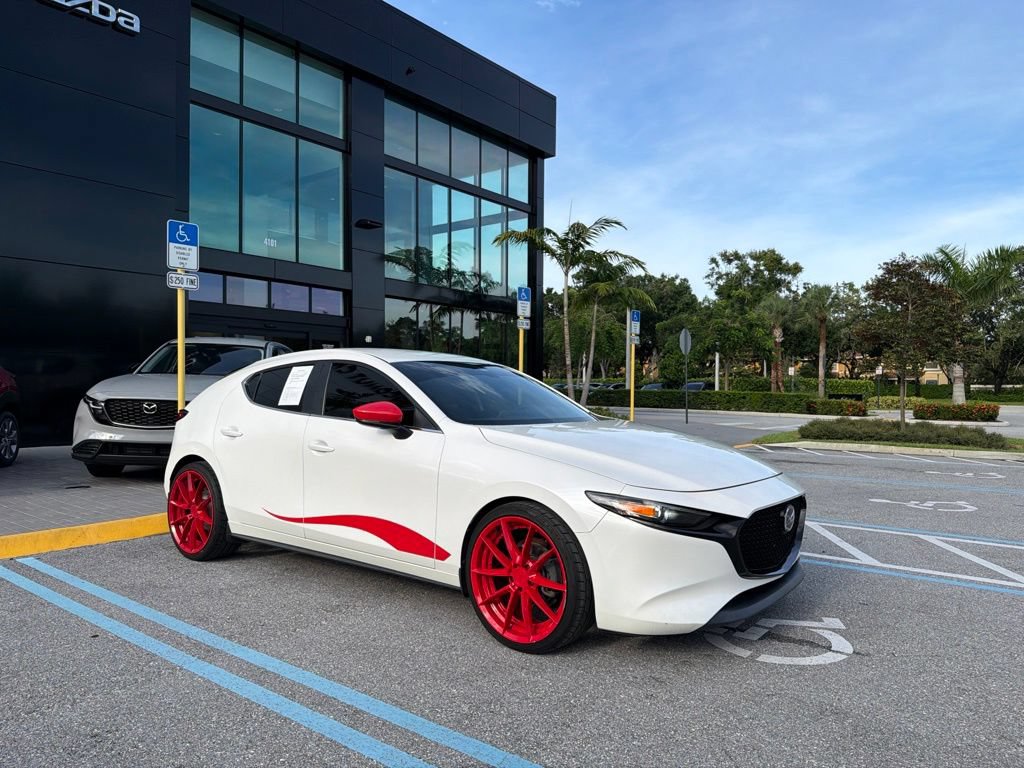 Used 2019 MAZDA MAZDA3 Hatchback w/ Preferred Package FWD image 4