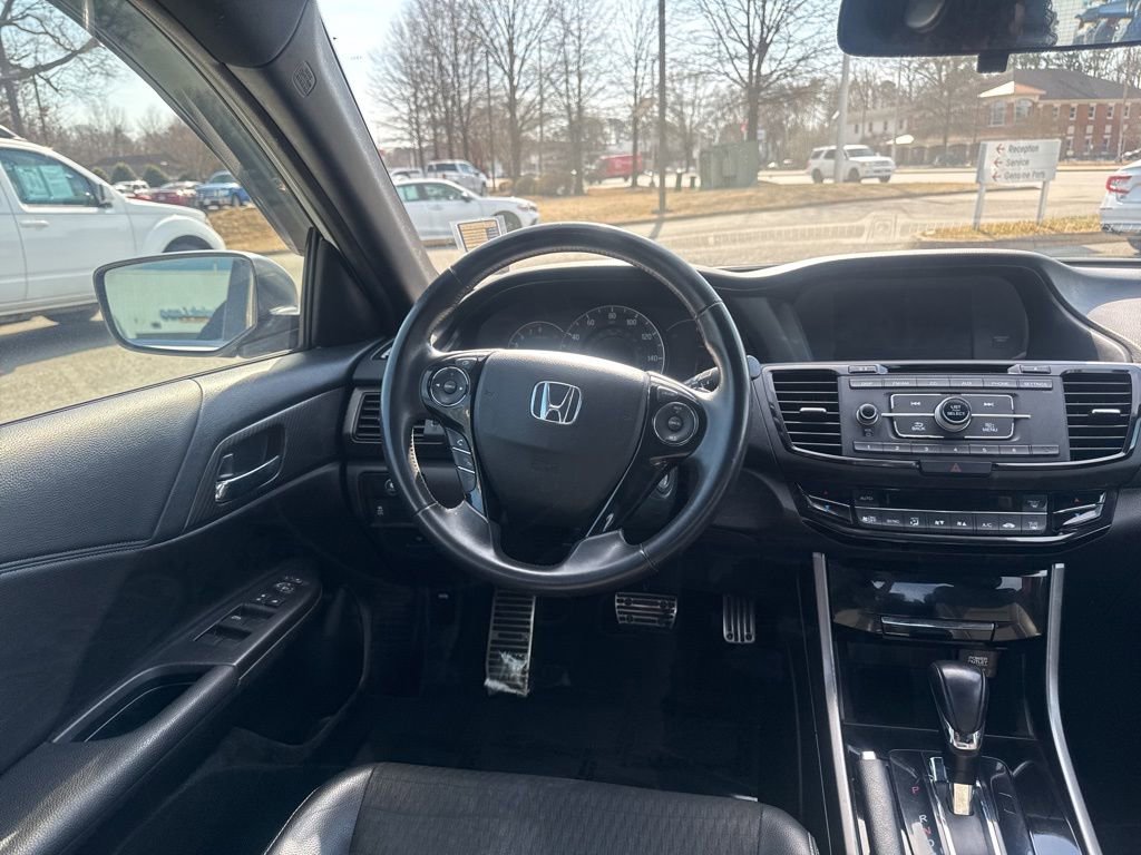 Used 2017 Honda Accord Sport image 8