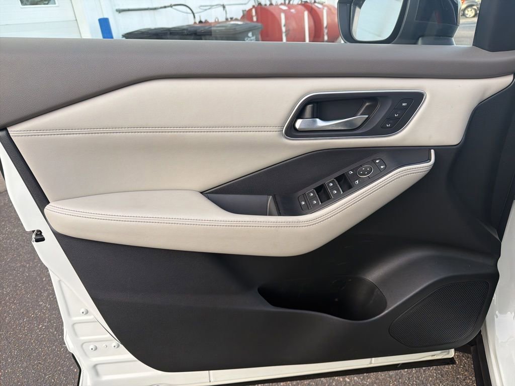 Used 2021 Nissan Rogue SL image 12