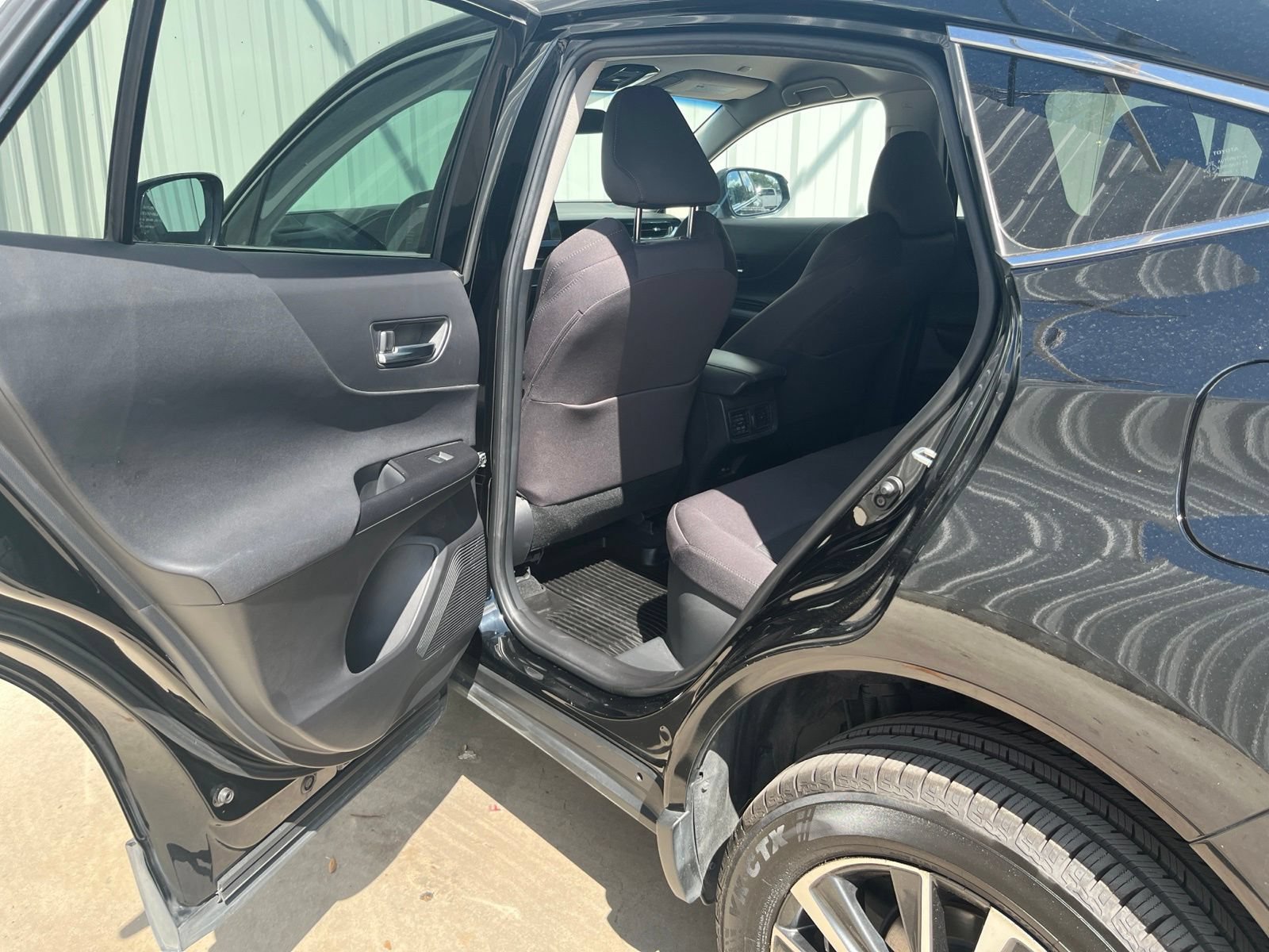 Used 2024 Toyota Venza LE AWD/4WD image 12