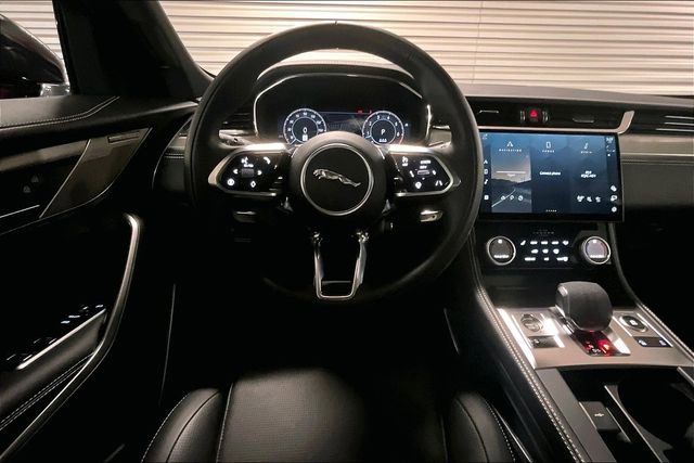 Certified 2025 Jaguar F-PACE R-Dynamic S AWD/4WD image 4