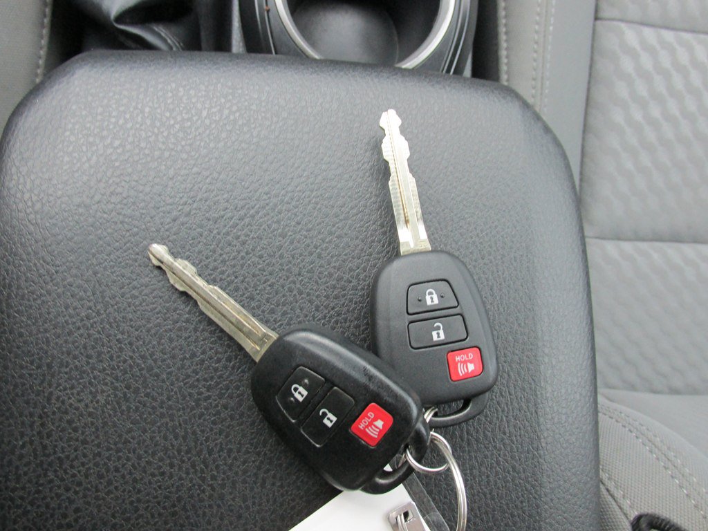 Used 2023 Toyota Tacoma SR AWD/4WD image 16