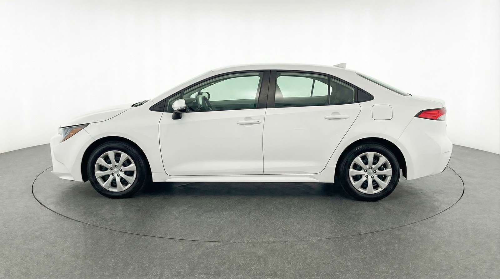 Used 2025 Toyota Corolla LE image 5