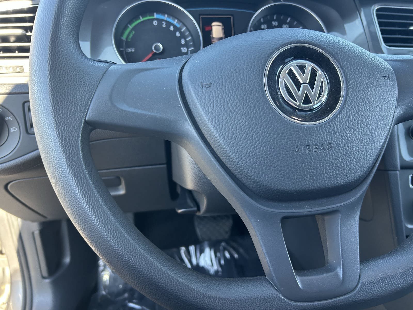 Used 2016 Volkswagen e-Golf SE w/ DC Fast Charging Package FWD image 27