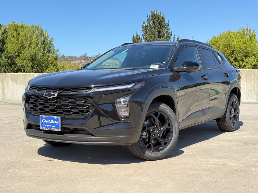 New 2026 Chevrolet Trax LT w/ Driver Confidence Package FWD image 2