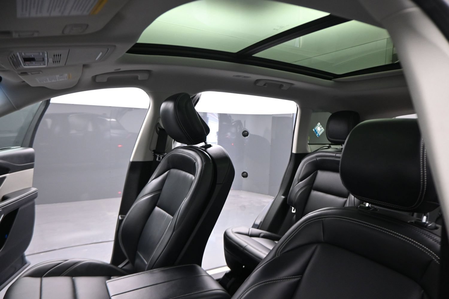 Used 2024 Lincoln Nautilus Premier w/ Equipment Group 102A AWD/4WD image 19