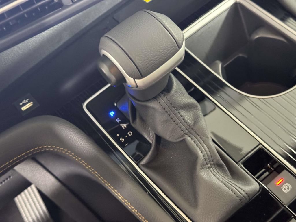 Used 2025 Toyota Sienna XLE Woodland Edition AWD/4WD image 29