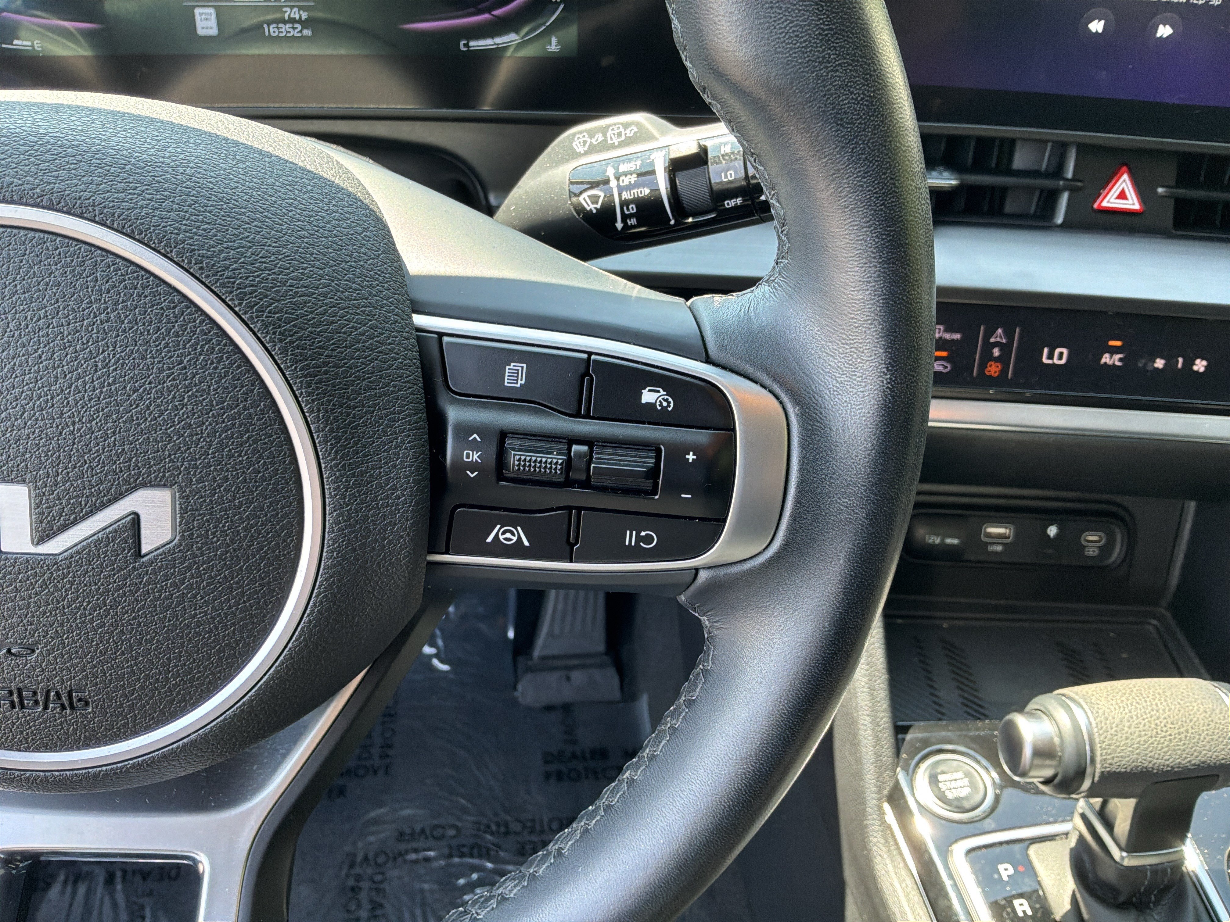 Used 2025 Kia Sportage EX FWD image 20