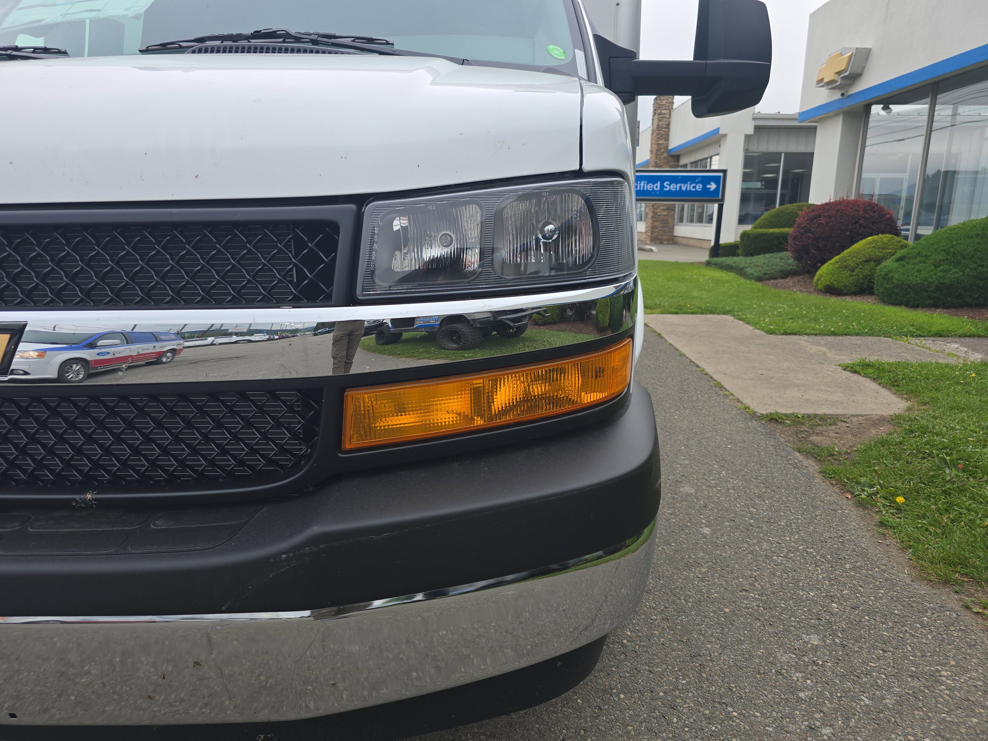New 2025 Chevrolet Express 4500 Extended w/ Power Convenience Package image 11