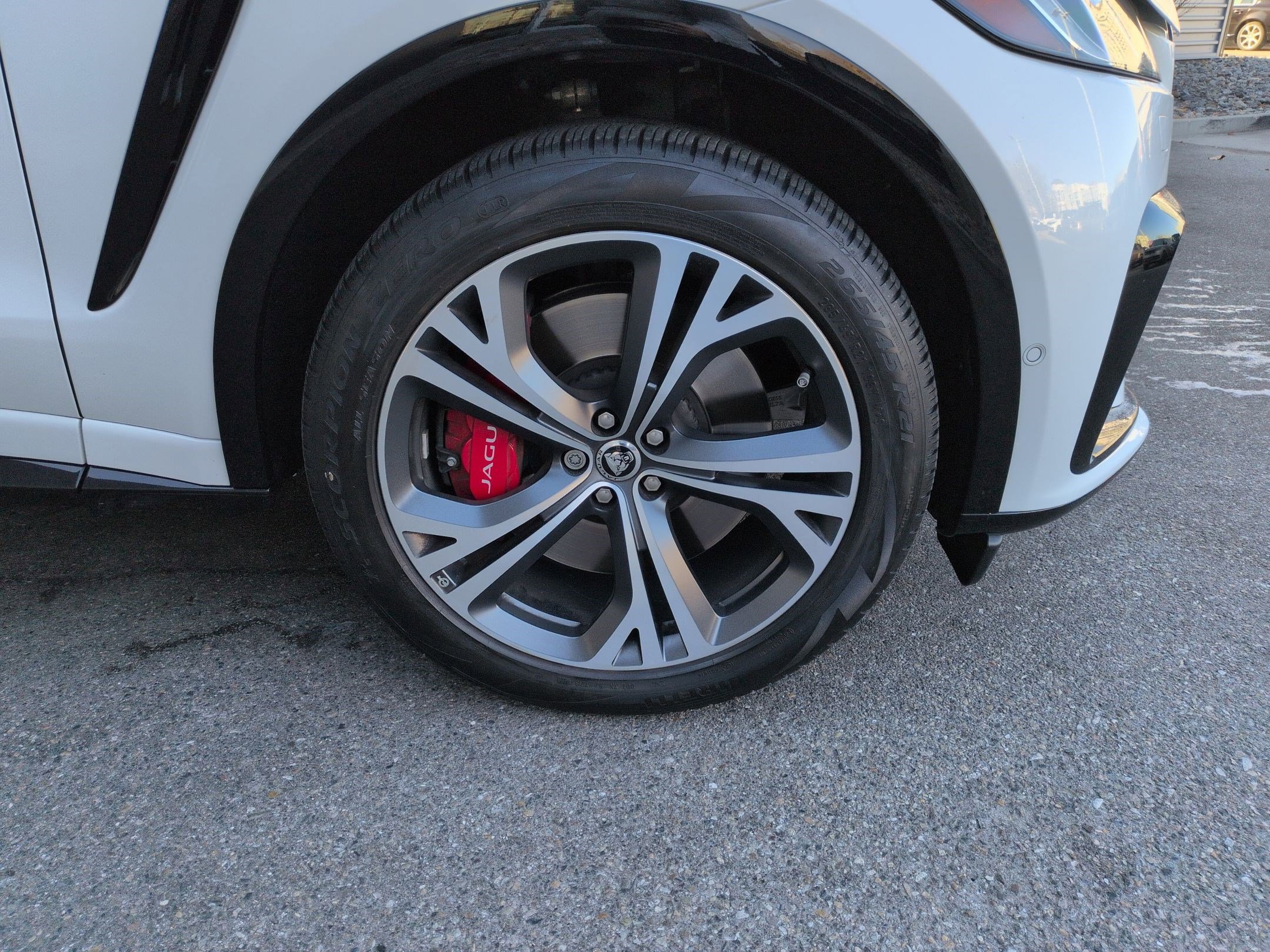 Used 2024 Jaguar F-PACE SVR image 33