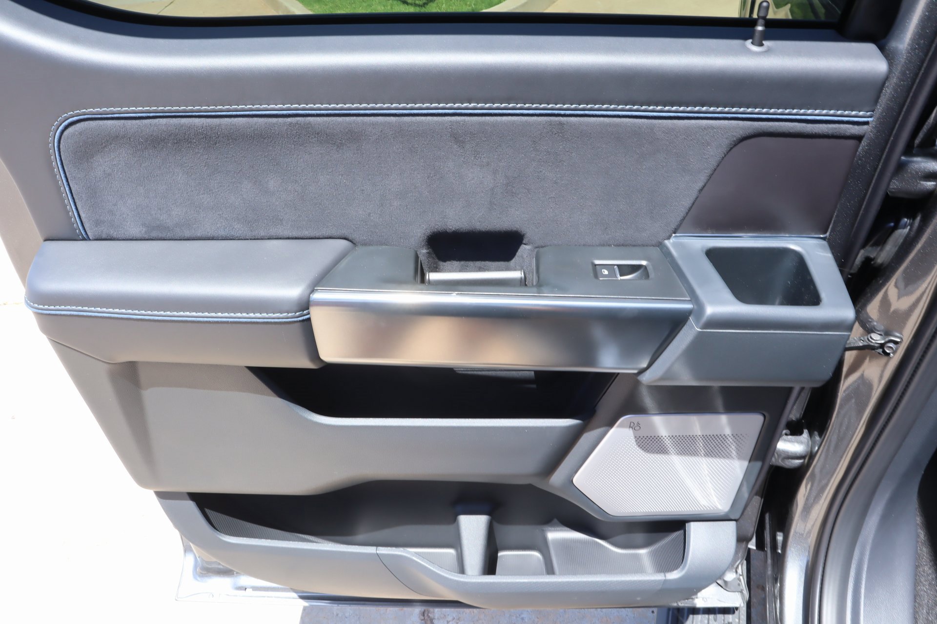 New 2025 Ford F150 Platinum w/ Equipment Group 702A High image 19