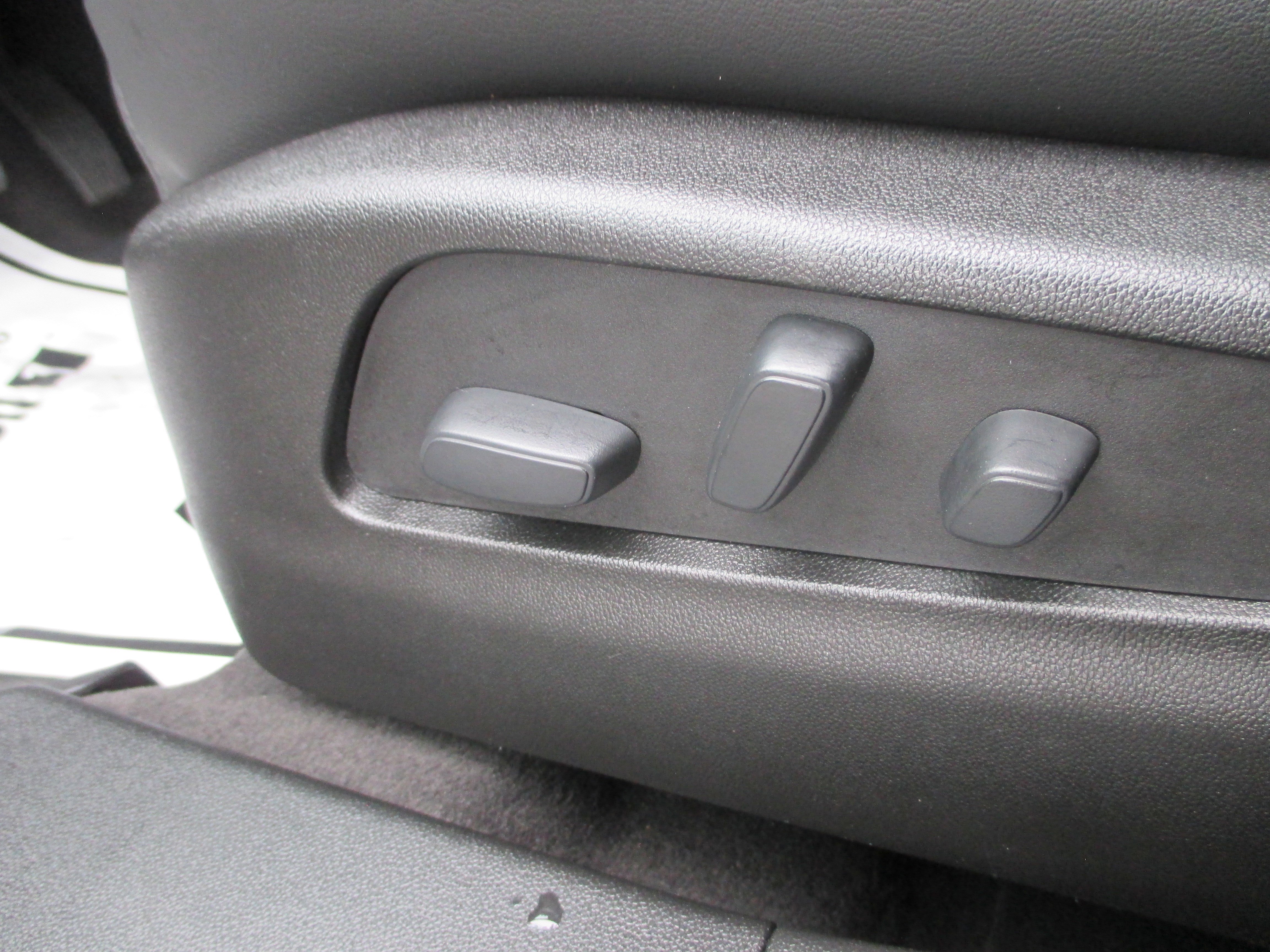 Used 2020 Cadillac XT4 Premium Luxury w/ Cold Weather Package image 17