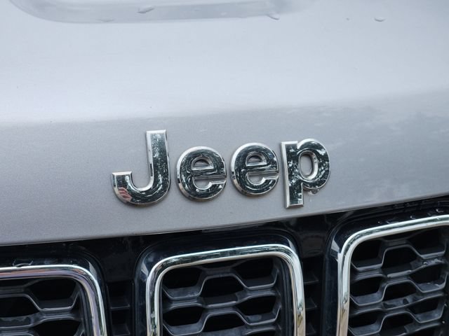 Used 2020 Jeep Grand Cherokee Limited RWD image 11