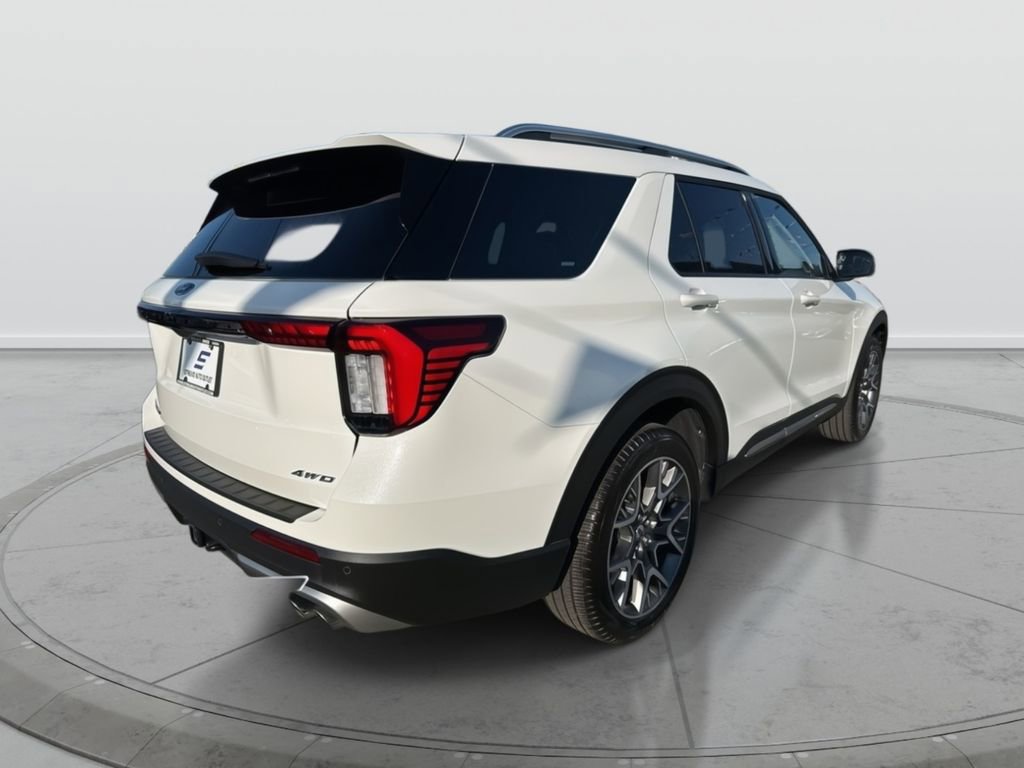 Used 2025 Ford Explorer Platinum w/ Ultimate Package image 8
