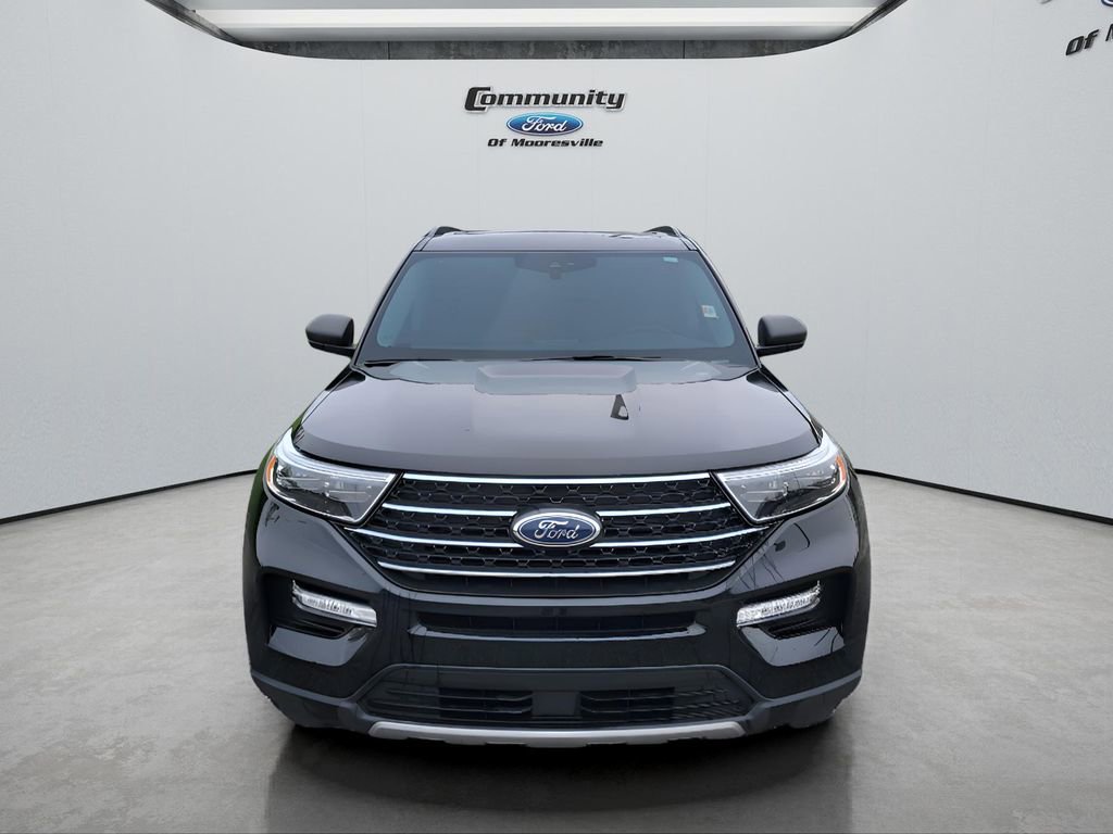 Used 2023 Ford Explorer XLT w/ Equipment Group 202A AWD/4WD image 2