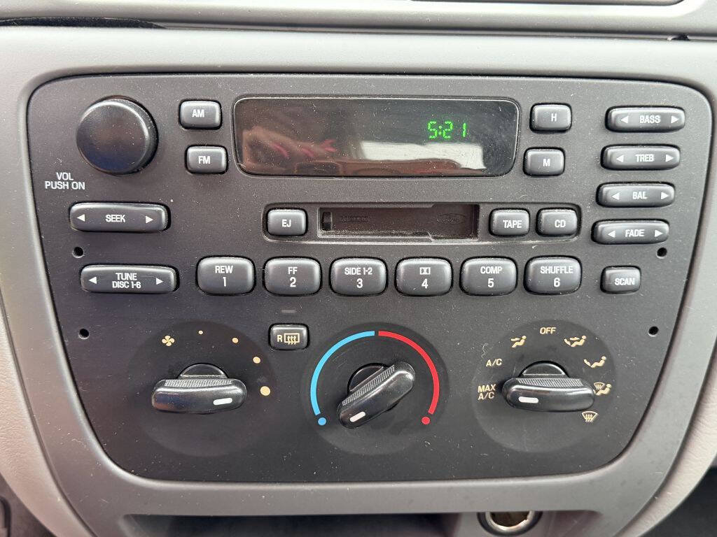 Used 2003 Ford Taurus SE FWD image 17