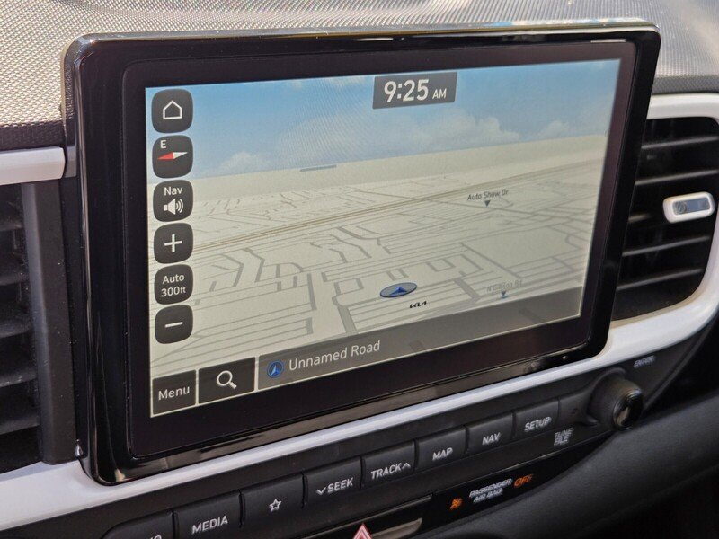 Used 2022 Hyundai Venue Limited FWD image 21