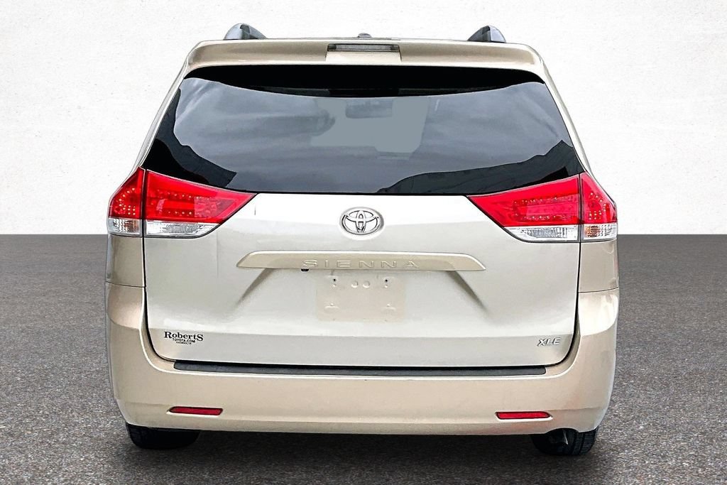 Used 2013 Toyota Sienna XLE FWD image 6