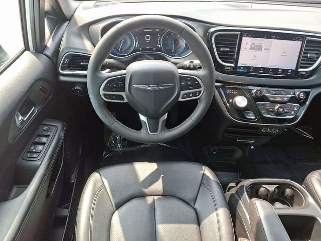 Used 2025 Chrysler Pacifica Select FWD image 12