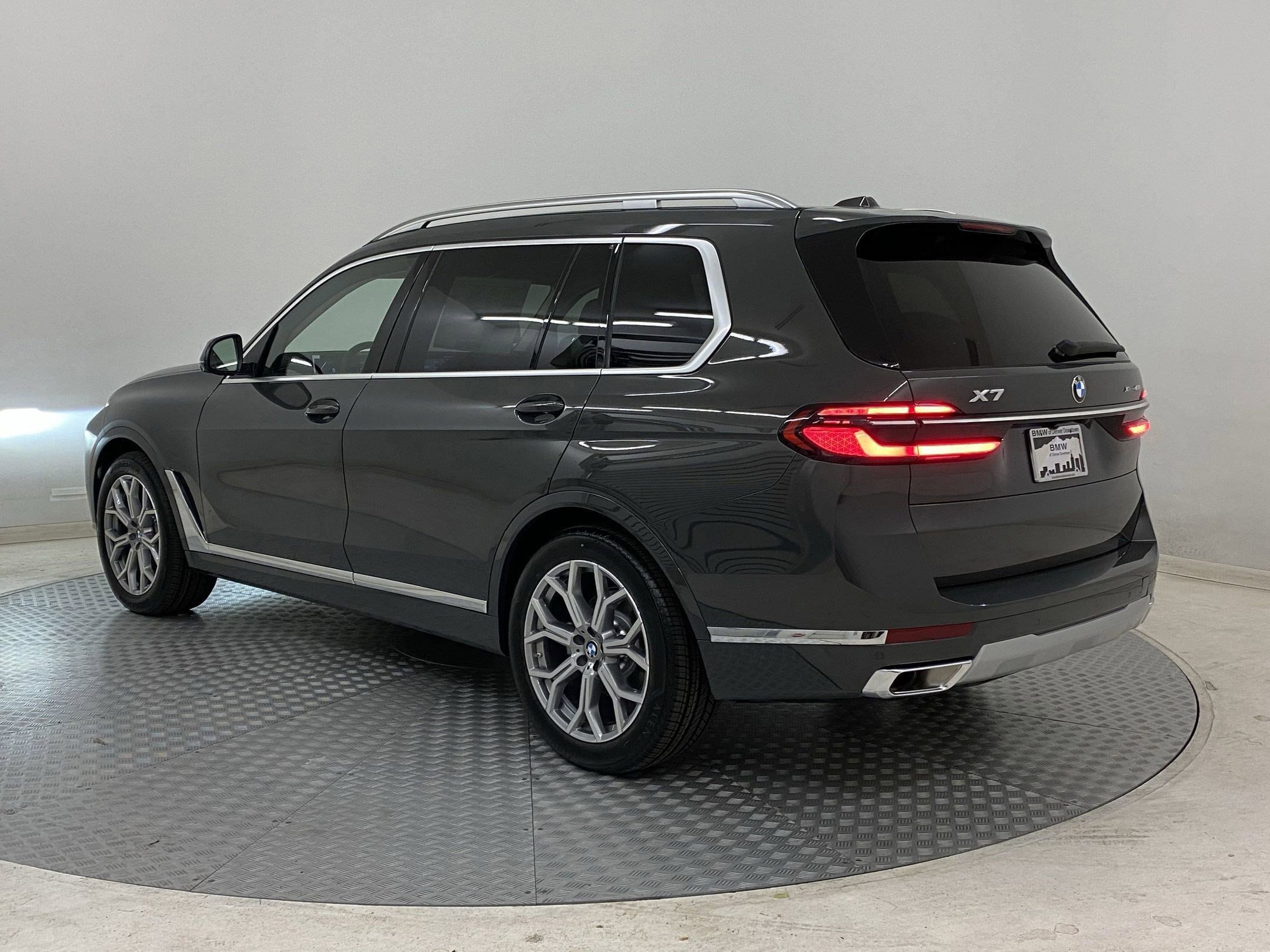 Used 2026 BMW X7 xDrive40i w/ Premium Package image 3