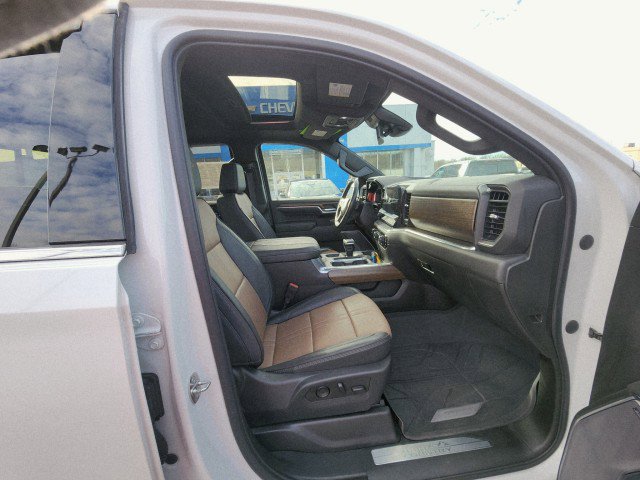 Used 2023 Chevrolet Silverado 1500 High Country w/ High Country Premium Package image 15