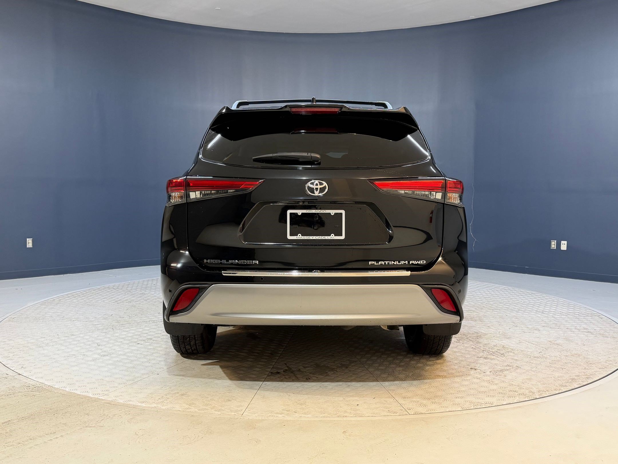 Used 2021 Toyota Highlander Platinum image 10