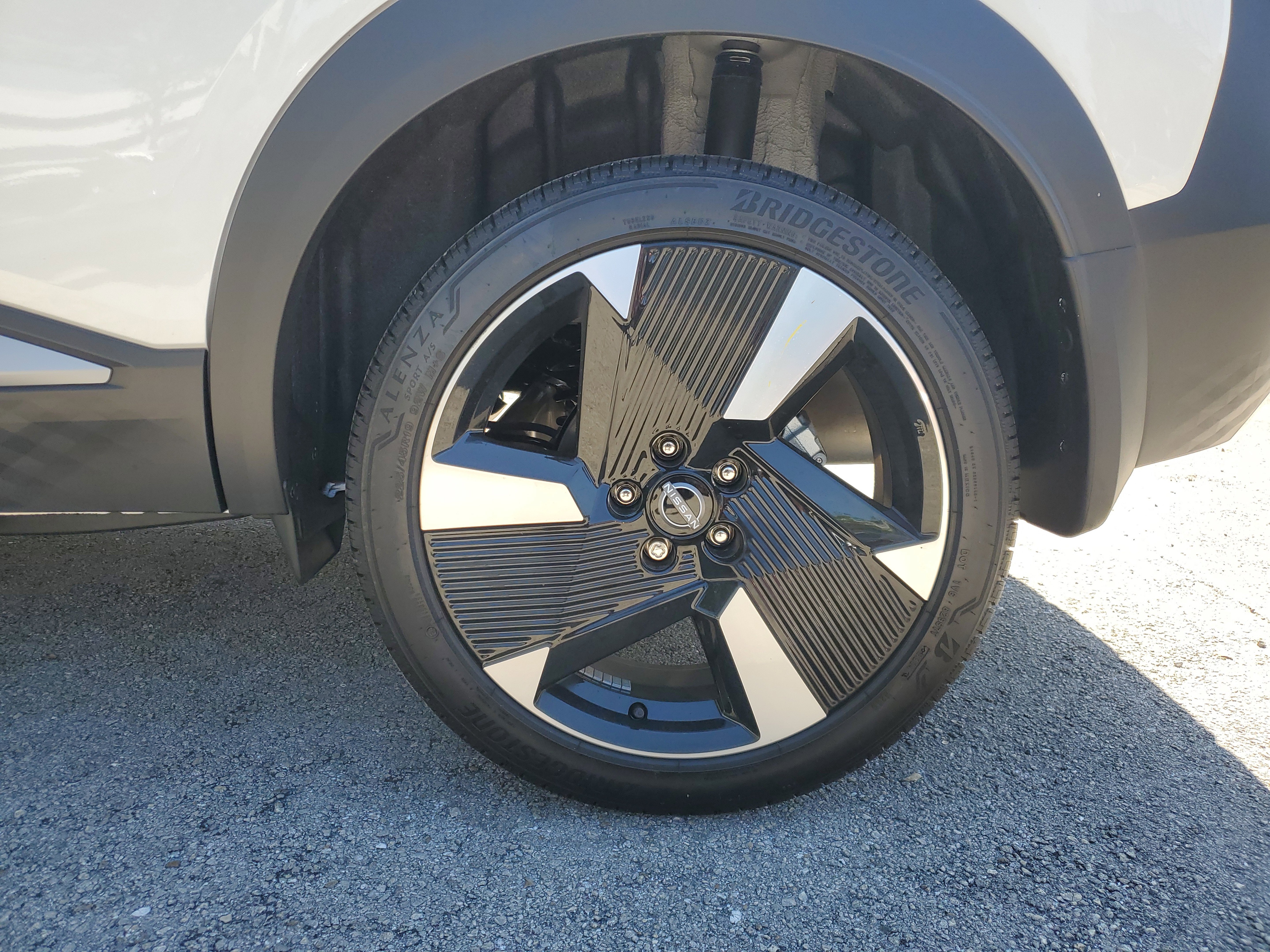 Certified 2025 Nissan Kicks SR image 28