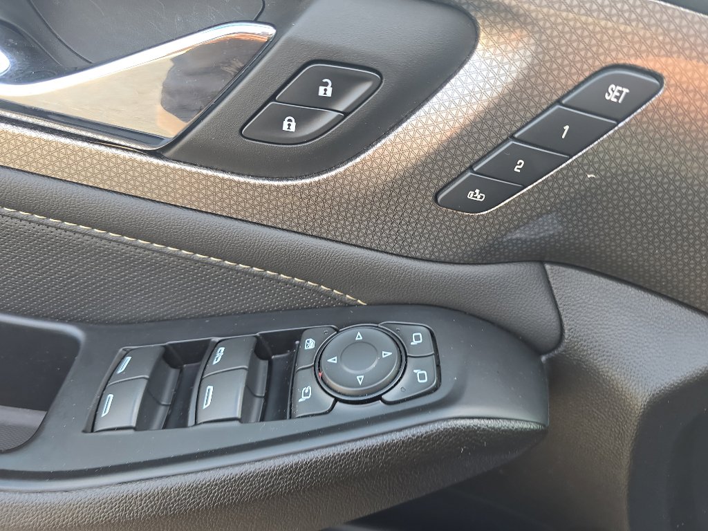 Used 2023 Chevrolet Traverse Premier w/ Redline Edition image 24