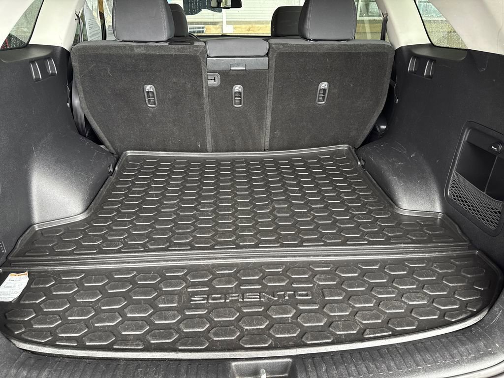 Used 2017 Kia Sorento LX w/ LX Convenience Package image 15