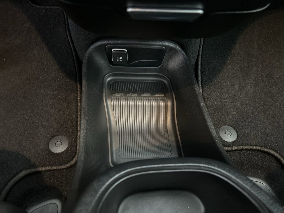 Used 2025 Chrysler Pacifica Select FWD image 26