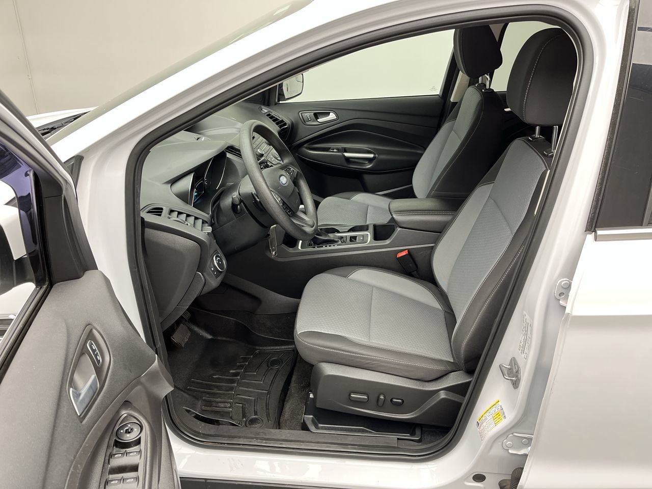 Used 2017 Ford Escape SE AWD/4WD image 3