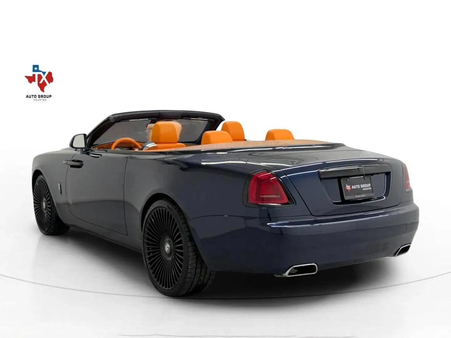 Used 2017 Rolls-Royce Dawn RWD image 54