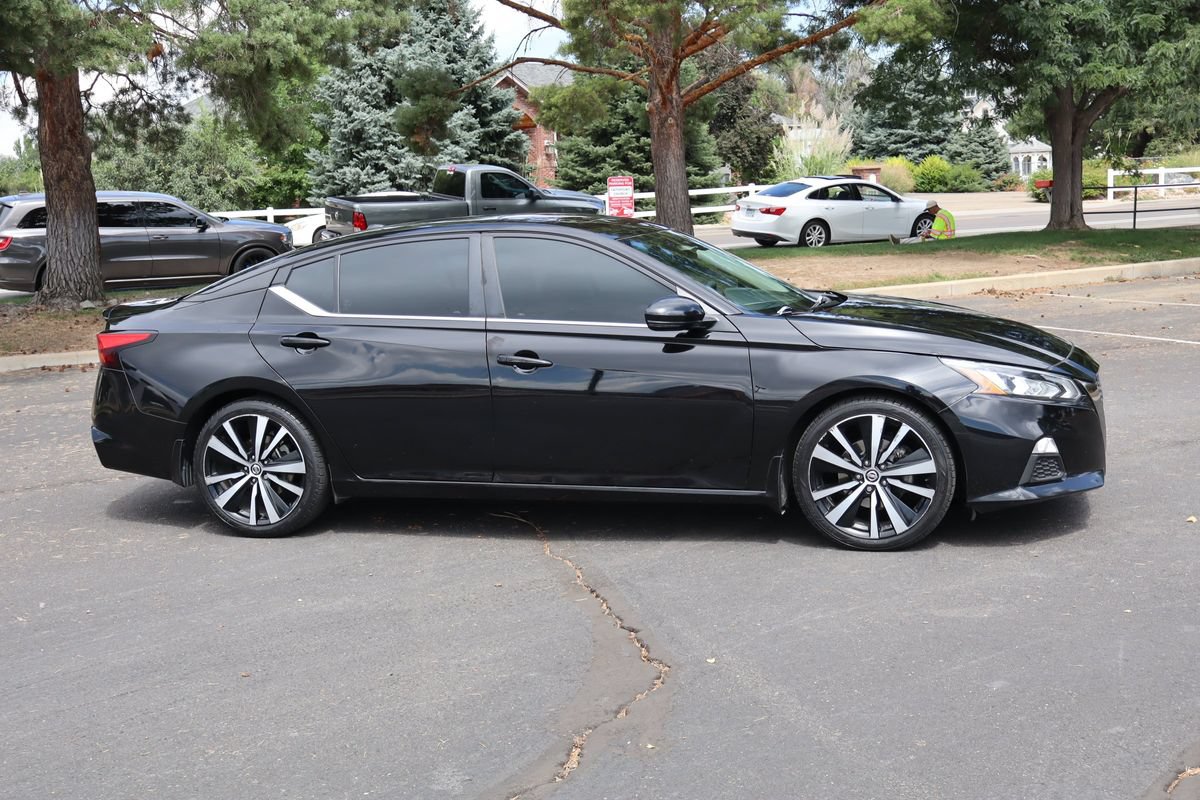 Used 2020 Nissan Altima 2.5 SR w/ Premium Package FWD image 3
