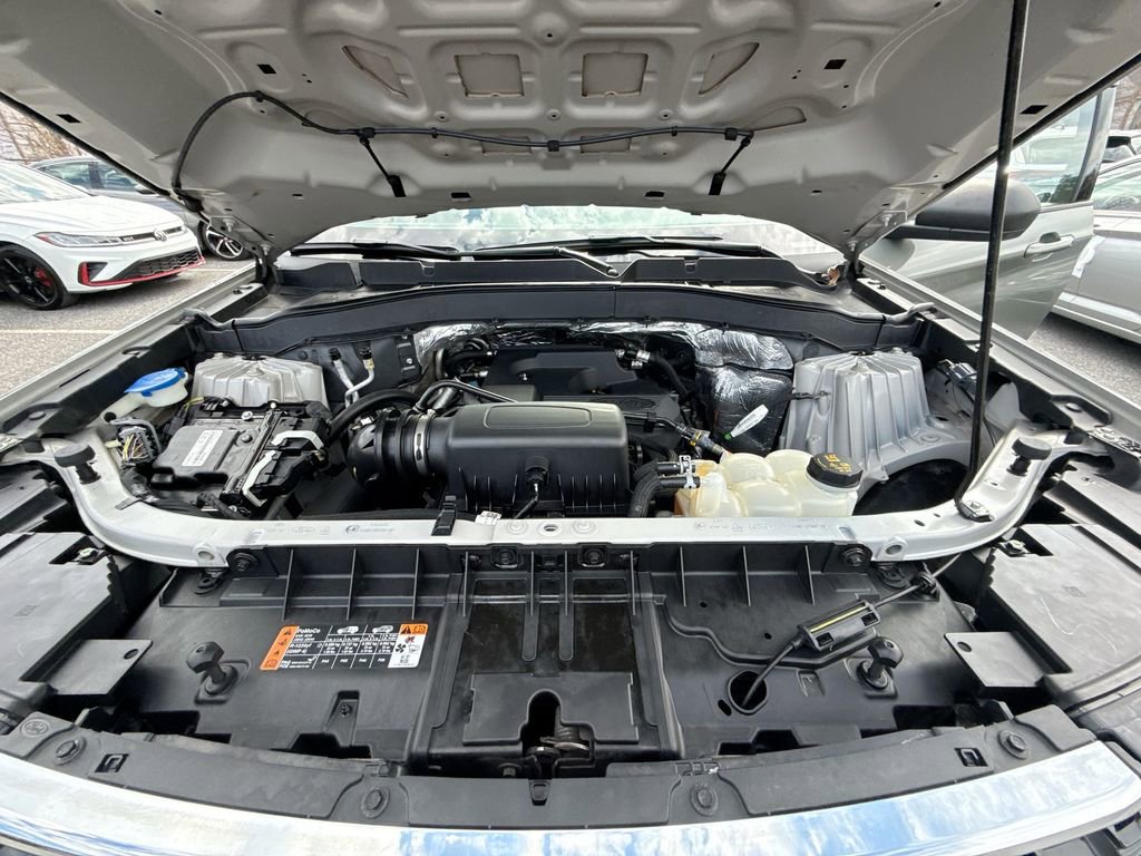 Used 2020 Ford Explorer XLT w/ Equipment Group 202A image 18