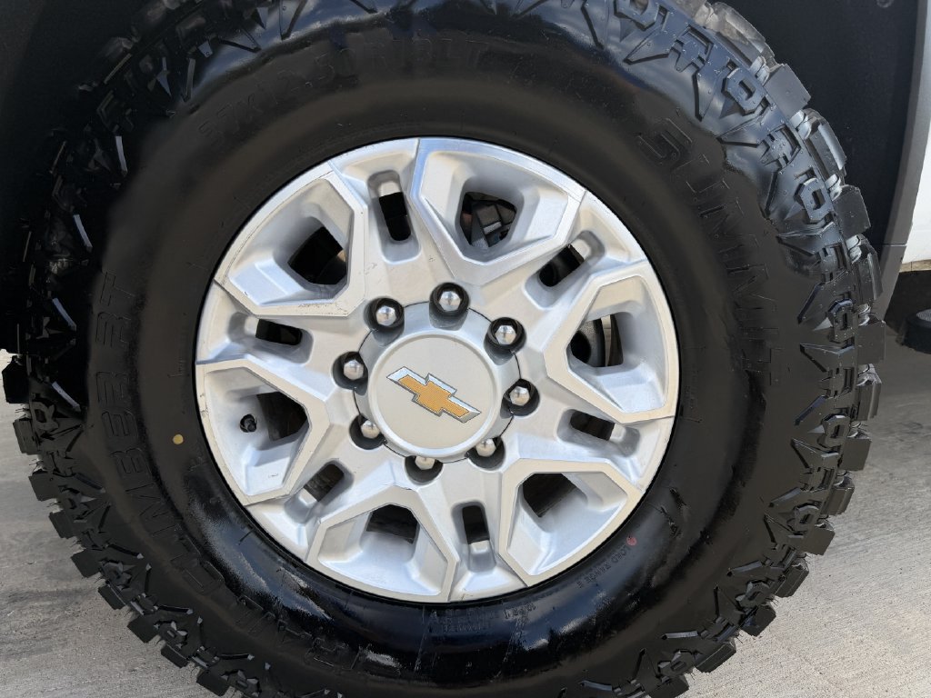Used 2022 Chevrolet Silverado 2500 LTZ w/ LTZ Convenience Package AWD/4WD image 9