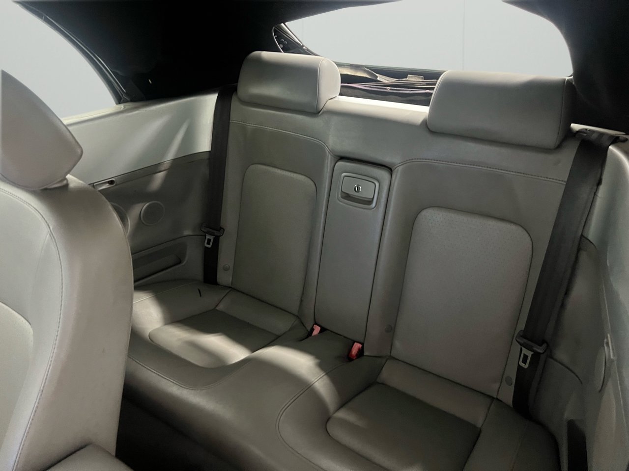 Used 2007 Volkswagen Beetle Convertible w/ Package 1 image 38