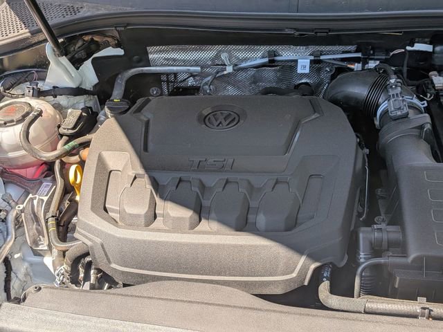 Used 2021 Volkswagen Tiguan SE AWD/4WD image 38
