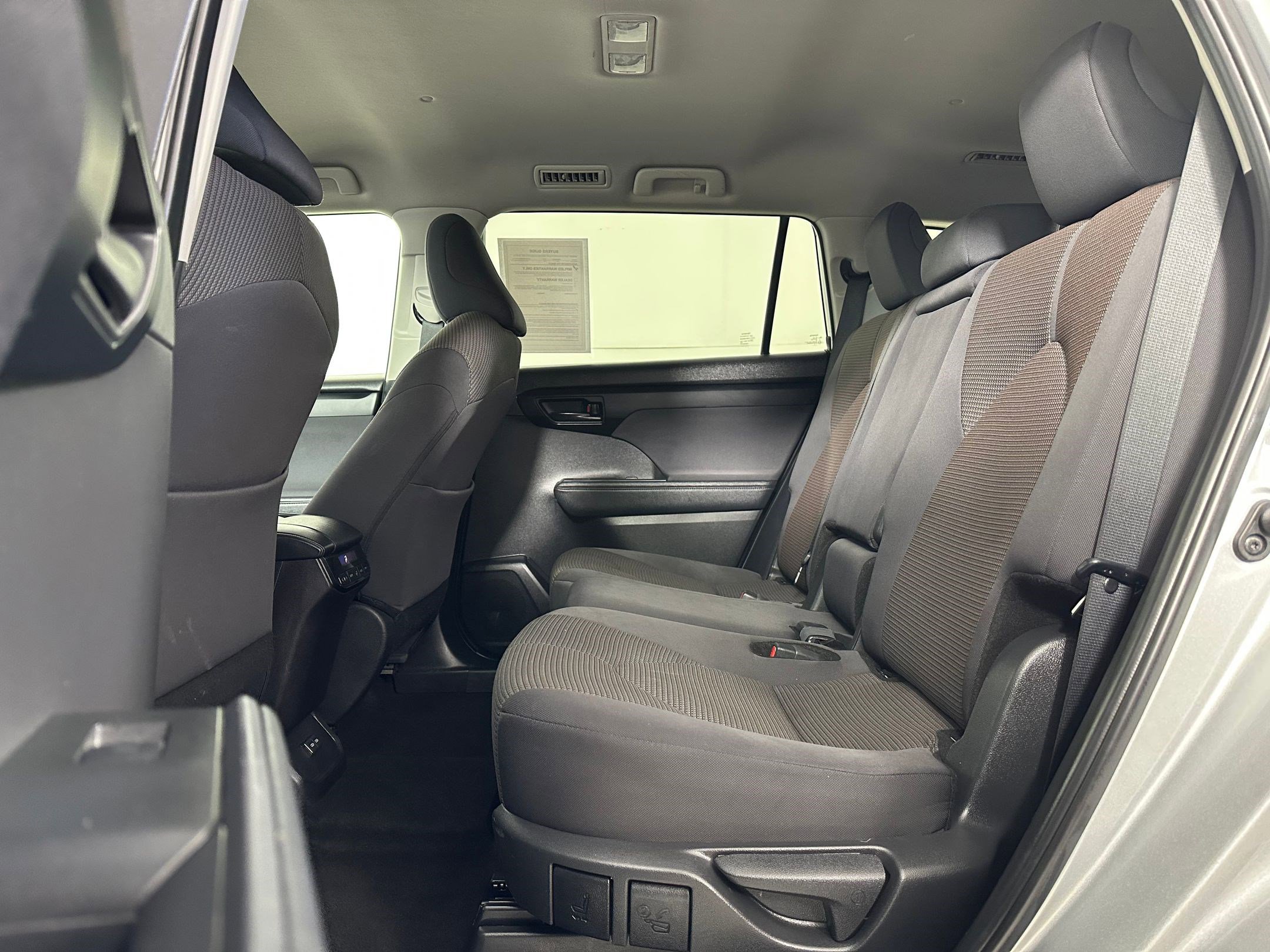 Used 2024 Toyota Highlander LE image 13