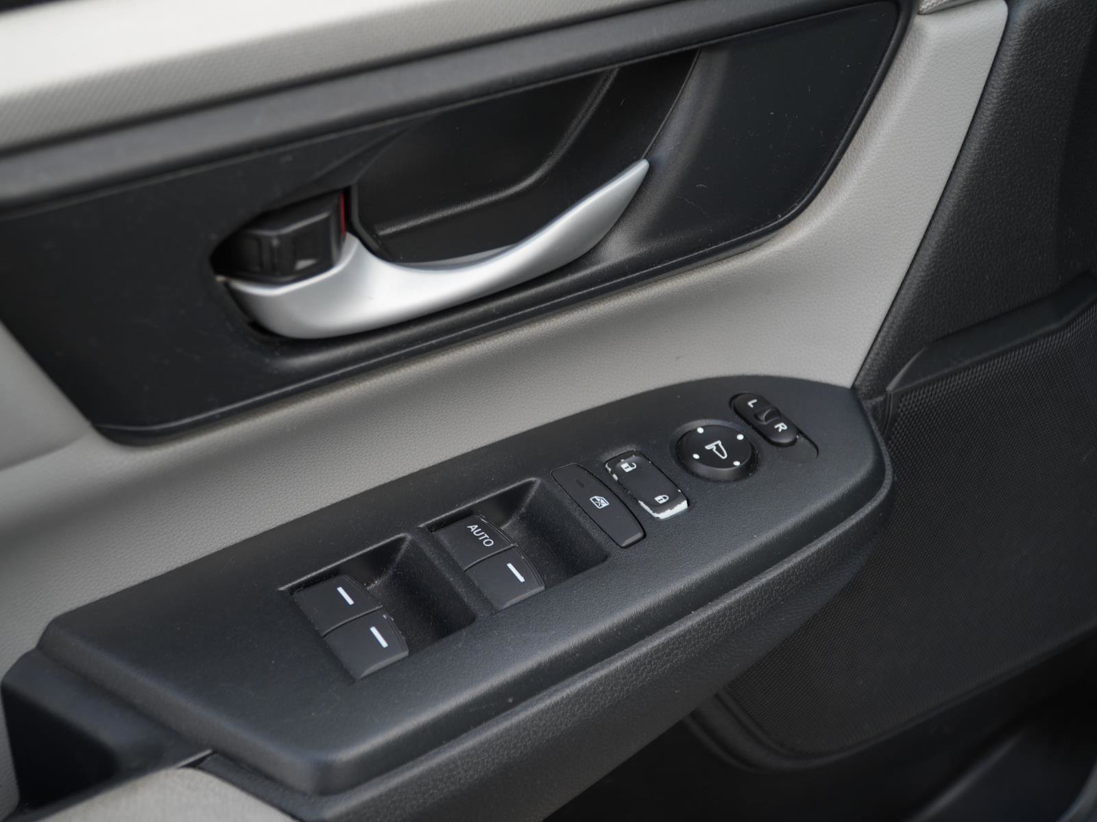 Used 2017 Honda CR-V LX image 9