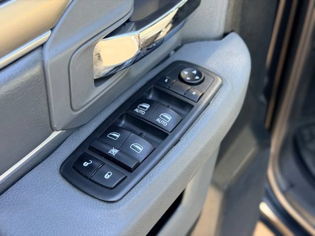 Used 2015 RAM 1500 Classic SLT w/ SLT Plus D←cor Group AWD/4WD image 14