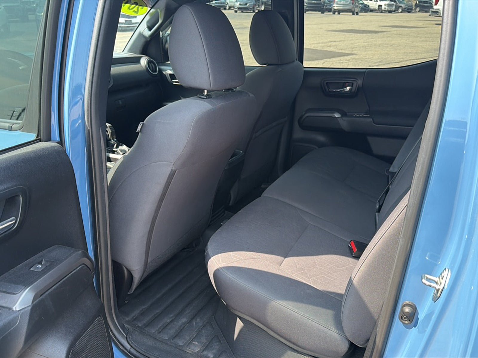 Used 2019 Toyota Tacoma SR5 AWD/4WD image 17