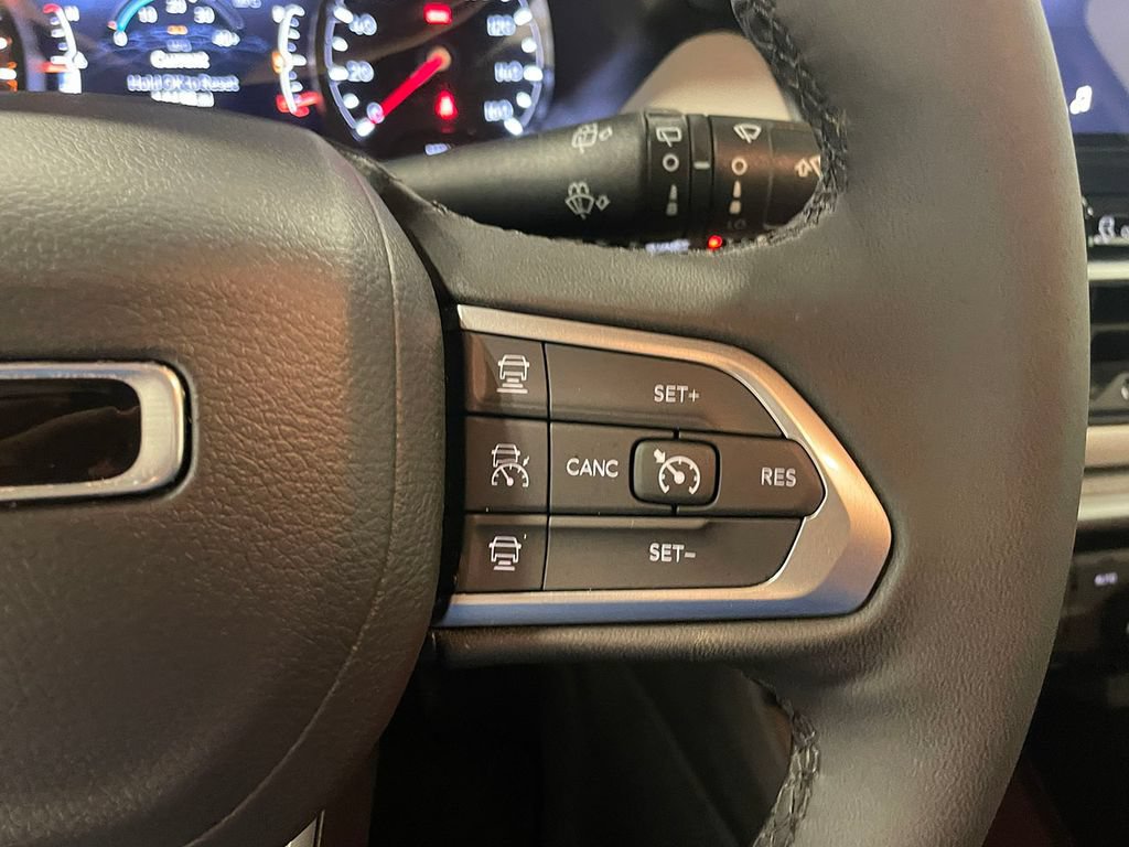 Used 2026 Jeep Compass Limited AWD/4WD image 32